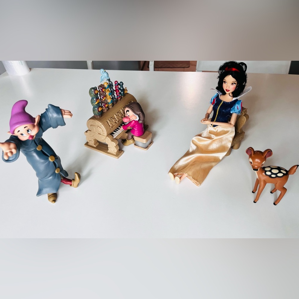 Disney Store Snow White Classic Doll Dance Party Play Set